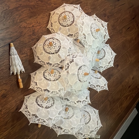 13 Mini Parasol Battenberg crocheted umbrellas 11” - Decorations/Props wedding - Picture 8 of 15